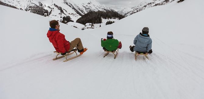 Abendrodeln bei der Dorfbahn in Warth