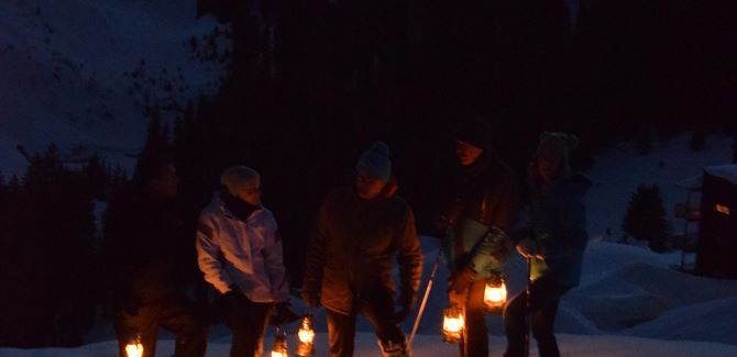 Family-friendly torchlight hike - Ski school Salober-Schröcken