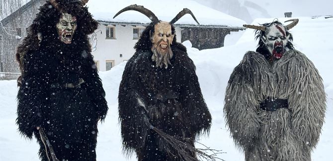 Nikolaus und Krampus beim Wellnesshotel Warther Hof