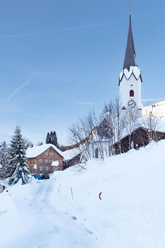 Pfarrhof mit Kirche