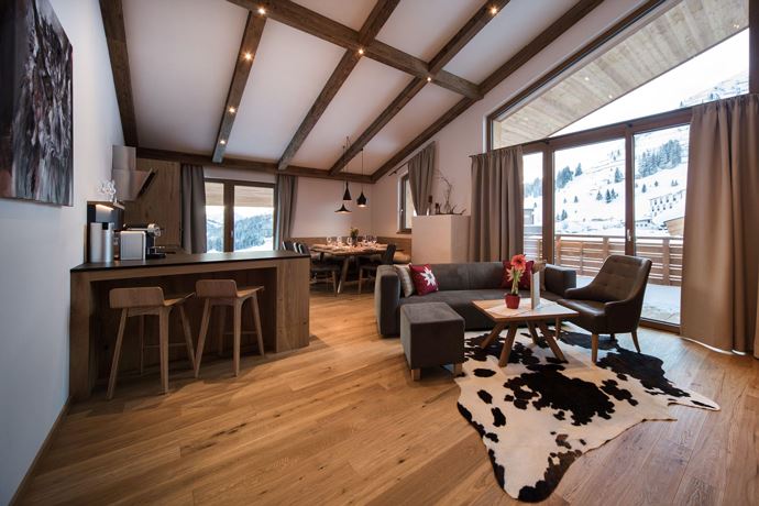 Chalet Apartment_Wohn- und Esszimmer mit Küche