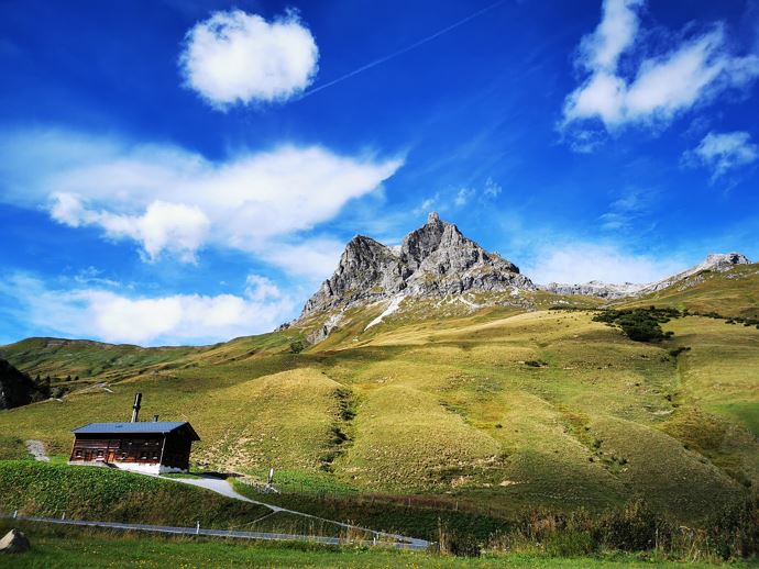 Hütte mit Widderstein